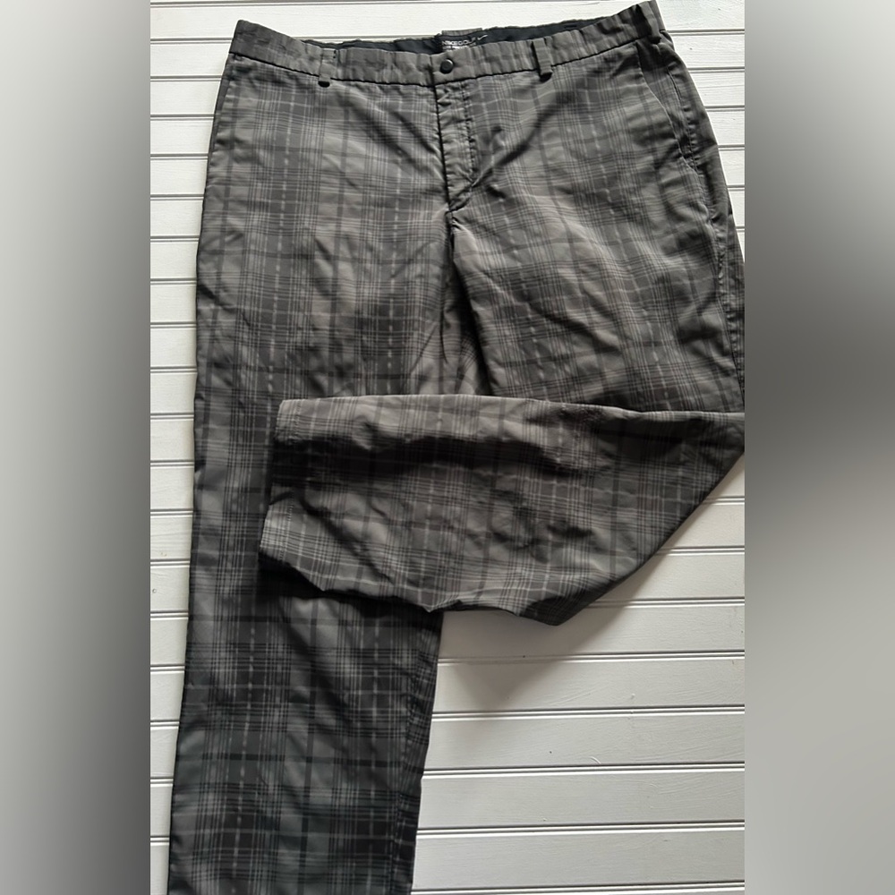 NIKE Golf mens size 40x32 plaid golf pants “Tour Performance”